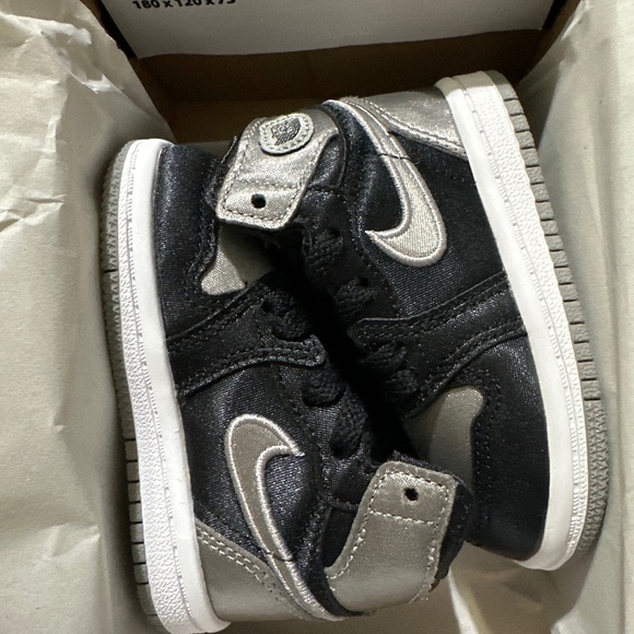 Jordan 1 Retro High OG size 4c - Picture 1 of 3
